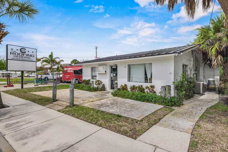 Primary Photo Of 4625 SE Dixie Hwy, Stuart Office For Sale