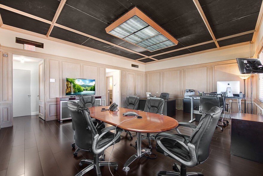 More Photos Of 2701 W Okeechobee Blvd, West Palm Beach Office For Sale
