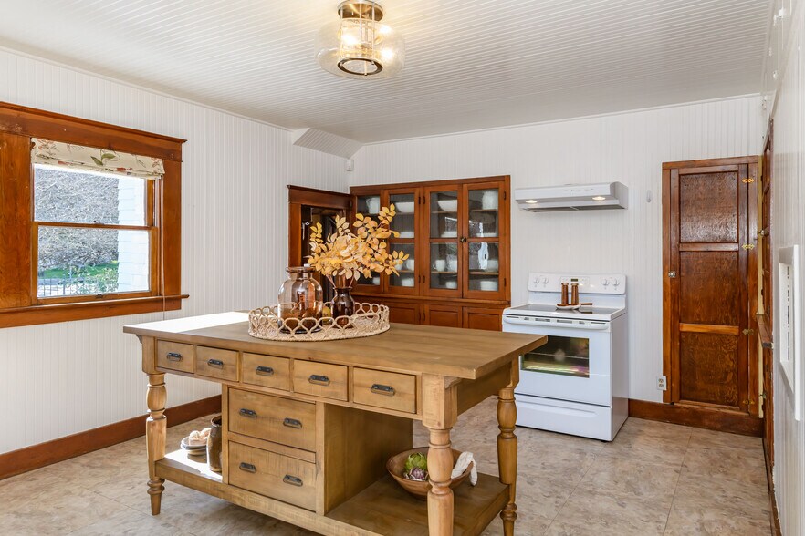 More Photos Of 8 Keller St, Petaluma Office Residential For Sale