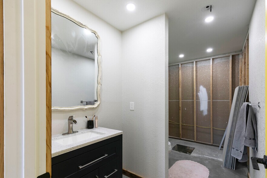 More Photos Of 125 & 139 Hannon Ln, Darby Restaurant For Sale