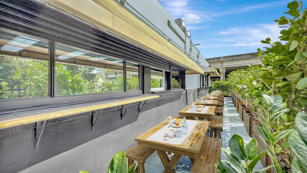 More Photos Of 643 NW 20th St, Miami Freestanding For Sale