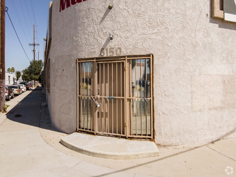 More Photos Of 8150-8166 Orion Ave, Van Nuys Warehouse For Lease