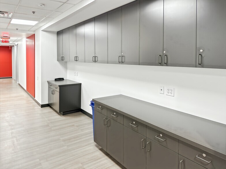 More Photos Of 300 W Clarendon Ave, Phoenix Coworking Space