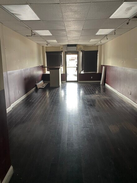 More Photos Of 1042-1052 W Beech St, East Atlantic Beach Storefront Retail Residential For Lease