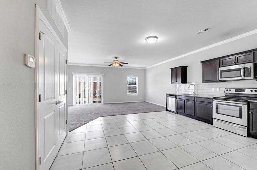 More Photos Of 2755 W Kilimanjaro Way, Rogers Multifamily For Sale
