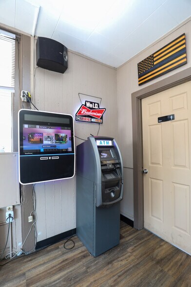 More Photos Of 498 Delaware Ave, Kingston Storefront Retail Residential For Lease