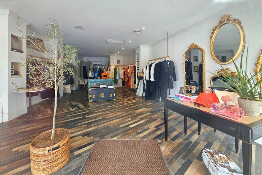 More Photos Of 77 Jobs Ln, Southampton General Retail For Lease