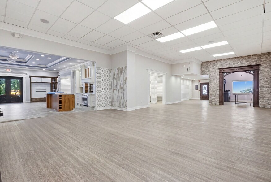 More Photos Of 17 Sweetmans Ln, Manalapan Township Freestanding For Lease