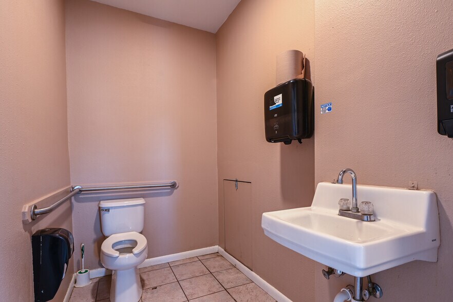 More Photos Of 228 Elcho Ave, Crested Butte Service Station For Sale