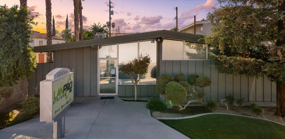 Primary Photo Of 2323 E St, Bakersfield Loft Creative Space For Lease