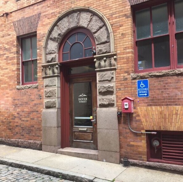 More Photos Of 5 Dover St, New Bedford Office For Lease
