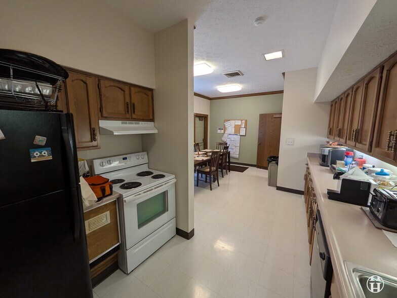 More Photos Of 8701 Founders Rd, Indianapolis Office For Sale