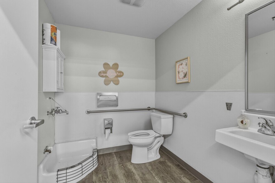 More Photos Of 460 W Main St, Fernley Freestanding For Sale