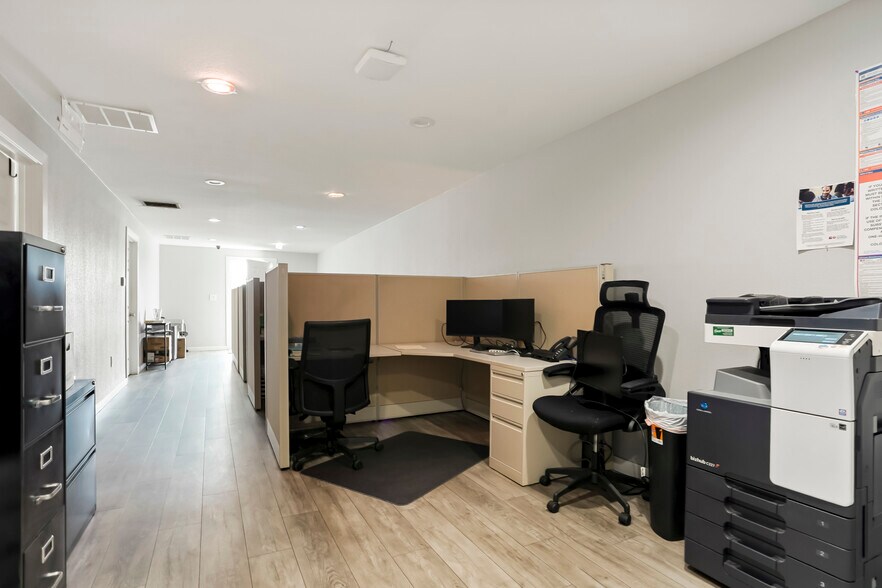 More Photos Of 6970 Eudora Dr, Commerce City Showroom For Sale