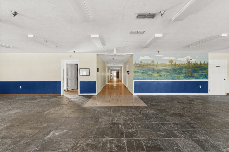 More Photos Of 102 Floyd St, Naples Specialty For Sale