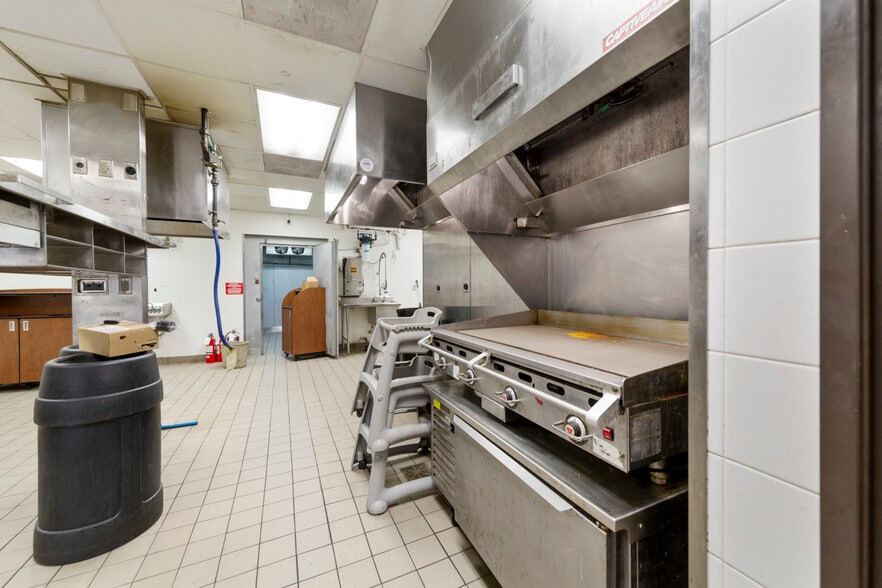 More Photos Of 101 W Lind St, Mankato Fast Food For Sale