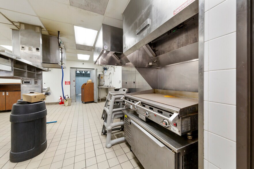 More Photos Of 101 W Lind St, Mankato Fast Food For Sale