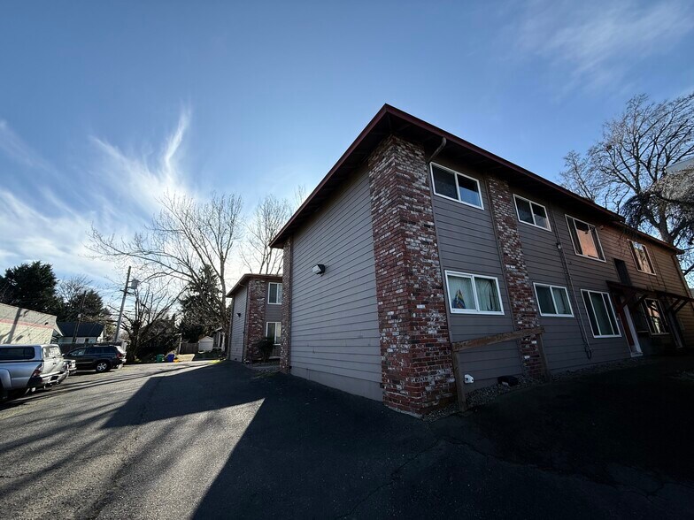 More Photos Of 5625 SE Gladstone St, Portland Apartments For Sale