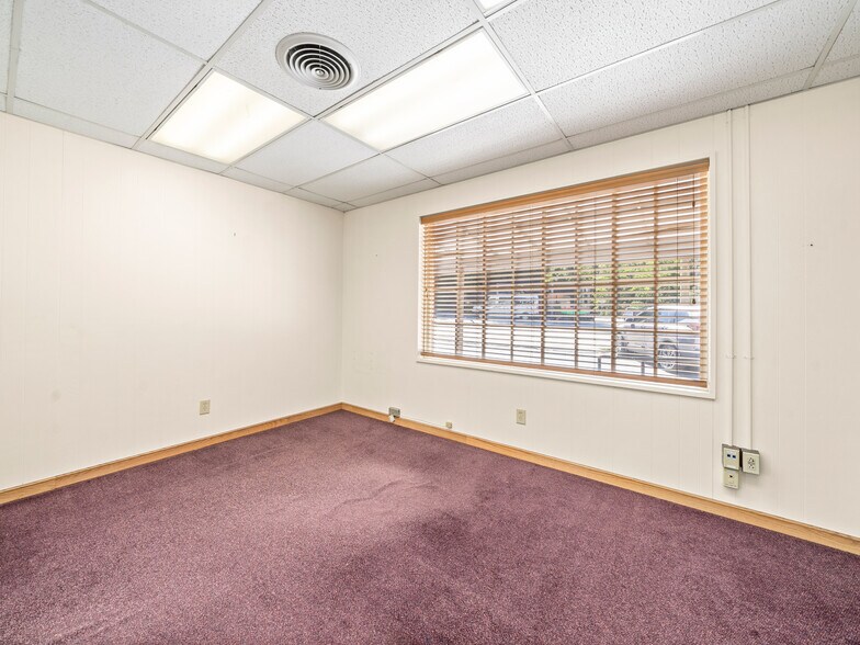 More Photos Of 108 E Main St, Saluda Bank For Sale