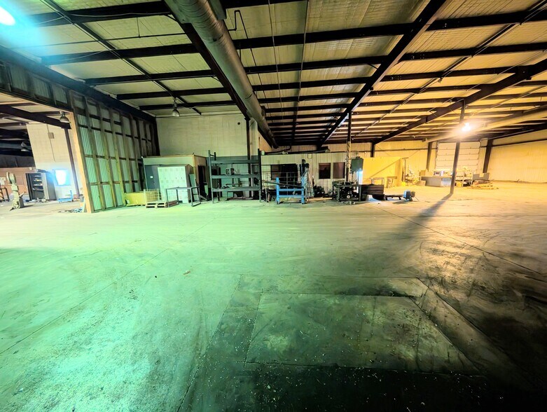 More Photos Of 1469 US Highway 59, Moran Manufacturing For Sale
