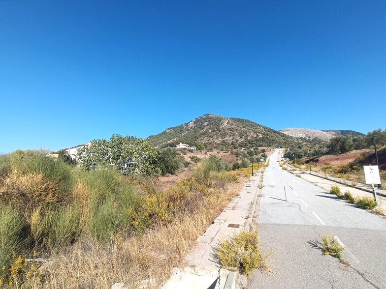 More Photos Of 3 Sau, Nívar Land For Sale