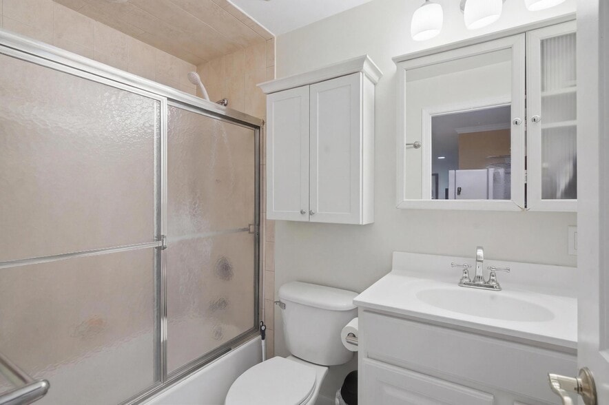 More Photos Of 106 Newport Bridge Rd, Warwick Multifamily For Sale