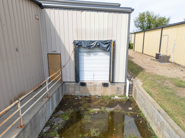 More Photos Of 2801 McKinley Ave, Fort Smith Warehouse For Lease