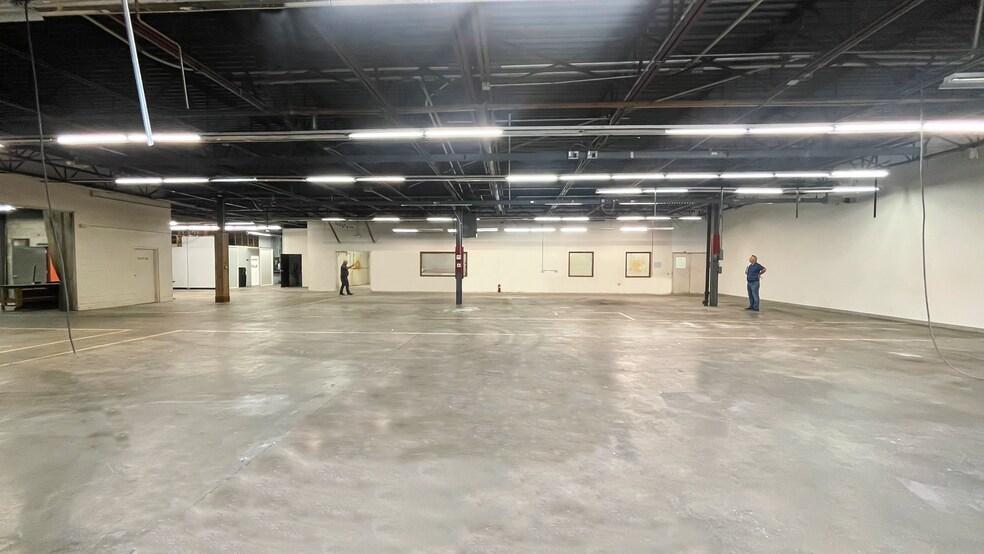 More Photos Of 9 Britton Dr, Bloomfield Manufacturing For Lease