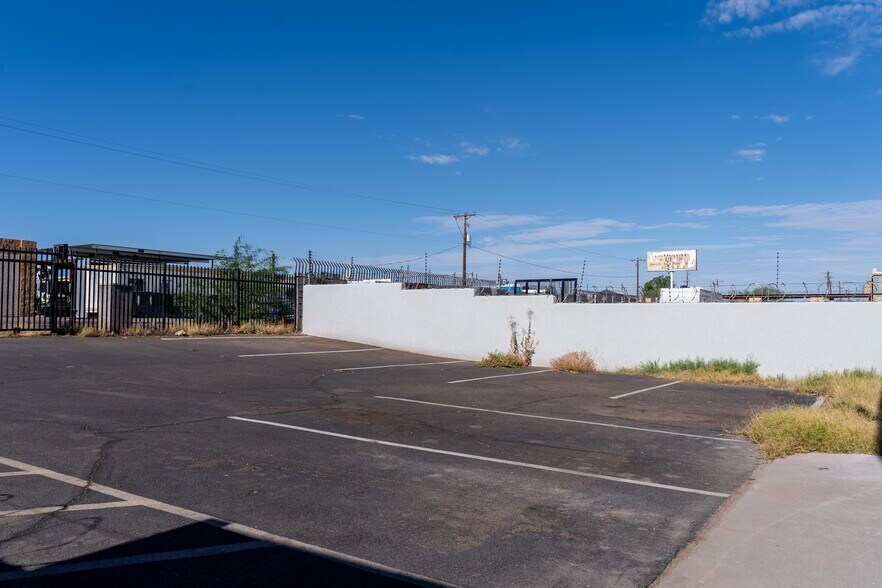 More Photos Of 4046 E Winslow Ave, Phoenix Warehouse For Lease