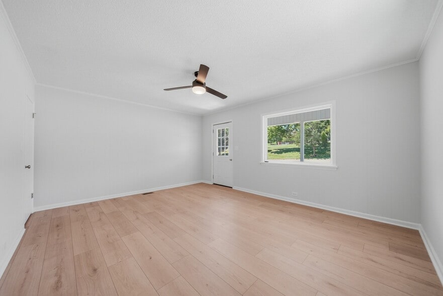 More Photos Of 1303 S Sterling, Morganton General Retail For Sale