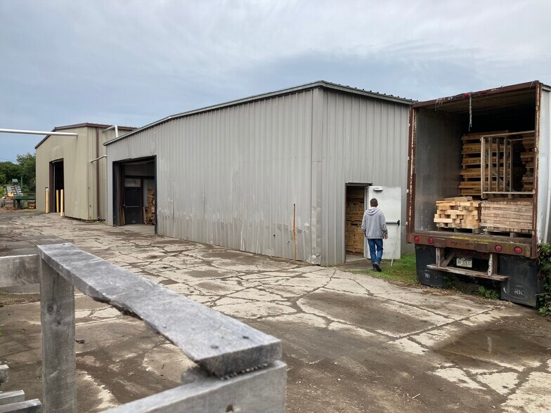 More Photos Of 200 Main Street, Roulette Contractor Storage Yard For Sale