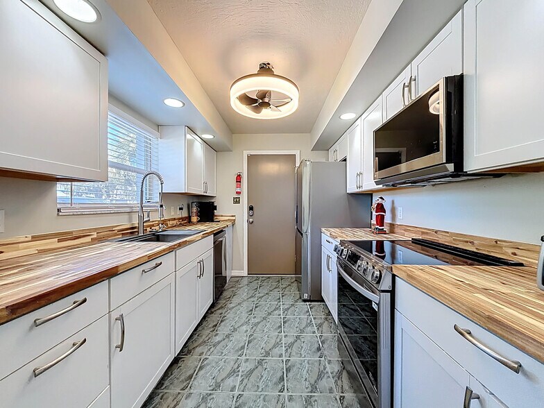 More Photos Of 421 NW 14th Pl, Crystal River Multifamily For Sale