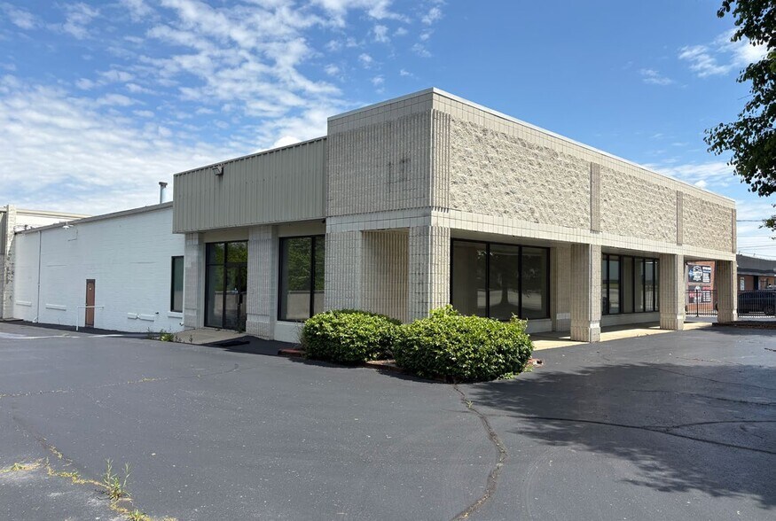 More Photos Of 1225 W Main St, Wilmington Warehouse For Sale