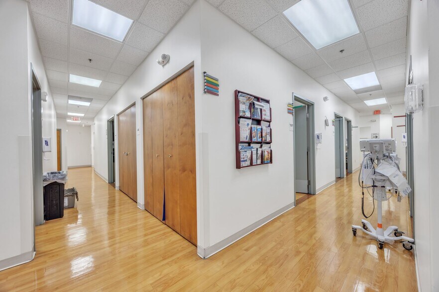 More Photos Of 4665 S Congress Ave, Lake Worth Medical For Lease