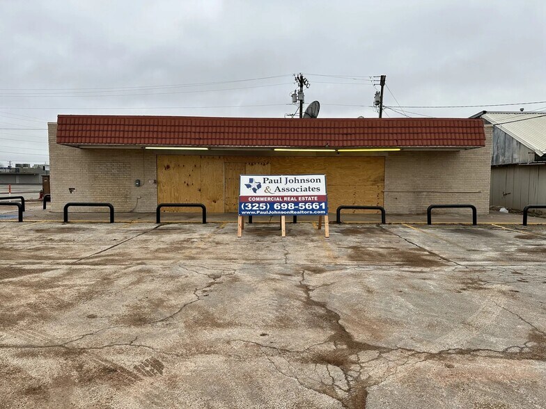More Photos Of 1002 N Mockingbird Ln, Abilene Convenience Store For Sale