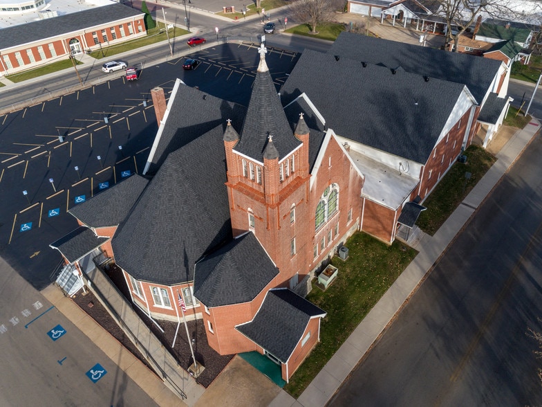 More Photos Of 305 W Columbia St, Farmington Religious Facility For Sale