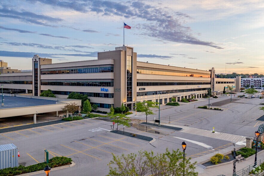 More Photos Of 1515-1575 N River Center Dr, Milwaukee Office For Lease