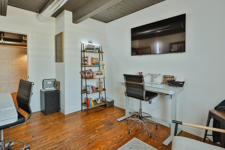 More Photos Of 611 Broadway, Lubbock Storefront For Sale