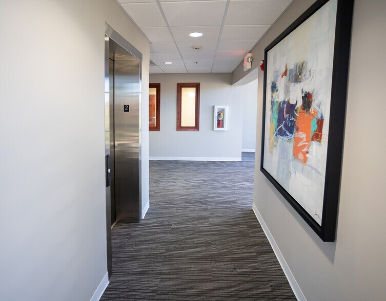 More Photos Of 19105 W Capitol Dr, Brookfield Medical For Lease