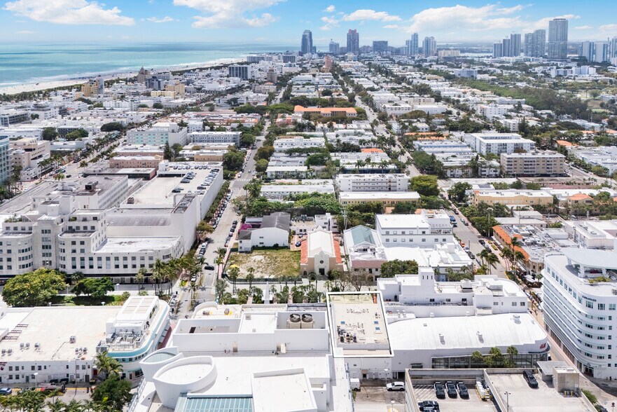 More Photos Of 525-533 Lincoln Rd, Miami Beach, Miami Beach Storefront For Lease