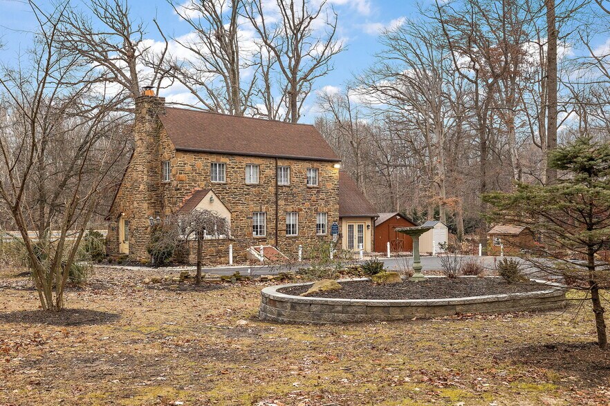 More Photos Of 112 Capitol Trl, Newark Medical For Sale