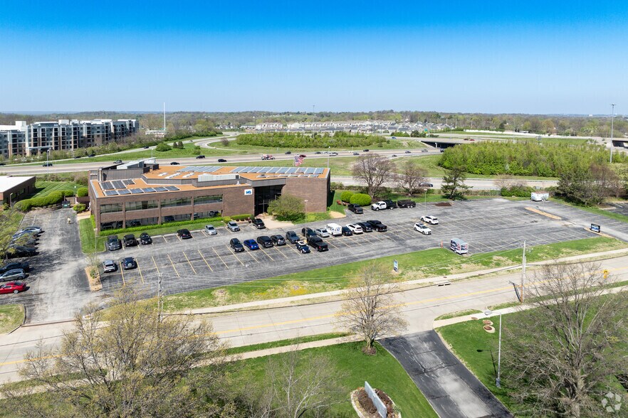 More Photos Of 2055 Craigshire Rd, Saint Louis Office For Lease