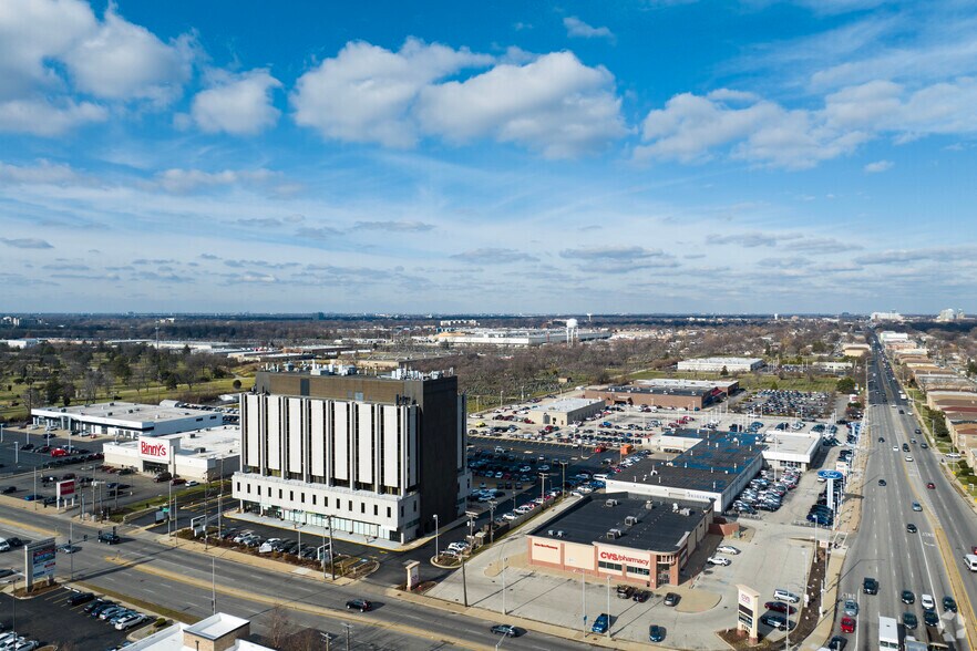 More Photos Of 7222 W Cermak Rd, North Riverside Office For Lease