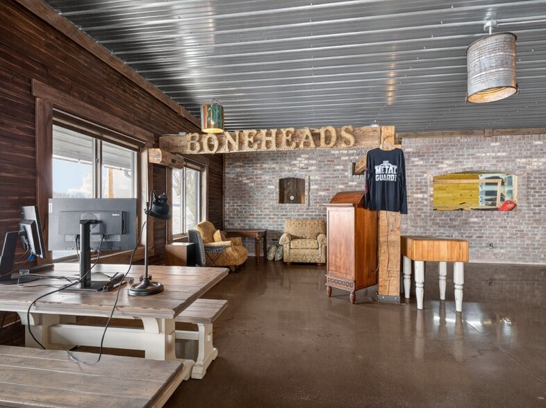 More Photos Of 15306 Covington Rd, Fort Wayne Flex For Sale