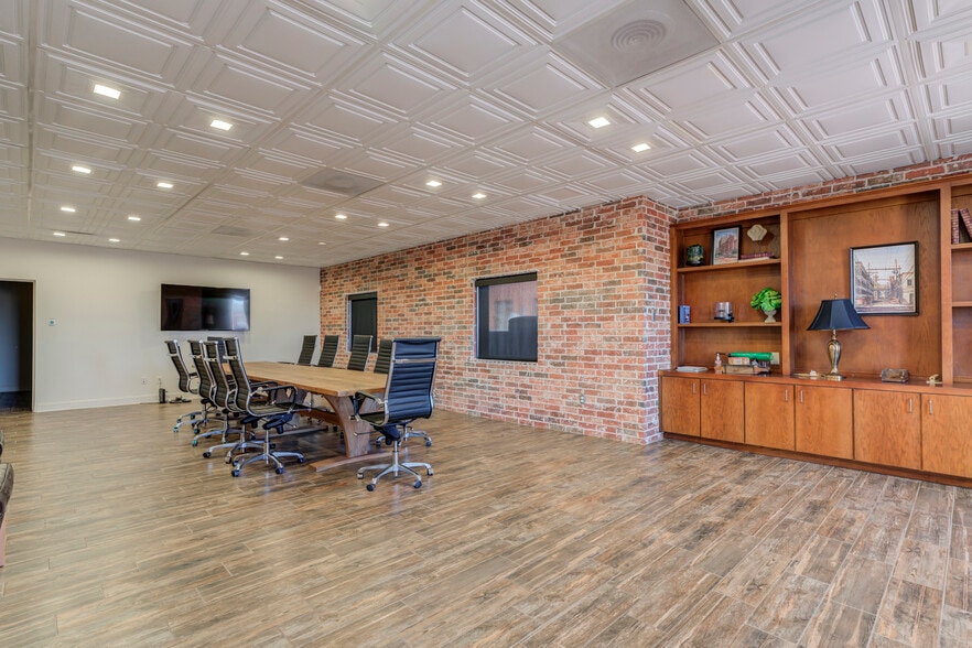More Photos Of 1312 Texas Ave, Lubbock Office For Sale