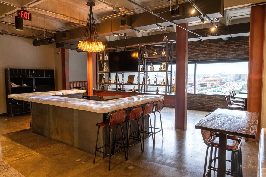 More Photos Of 1845 Woodall Rodgers Fwy, Dallas Office For Lease