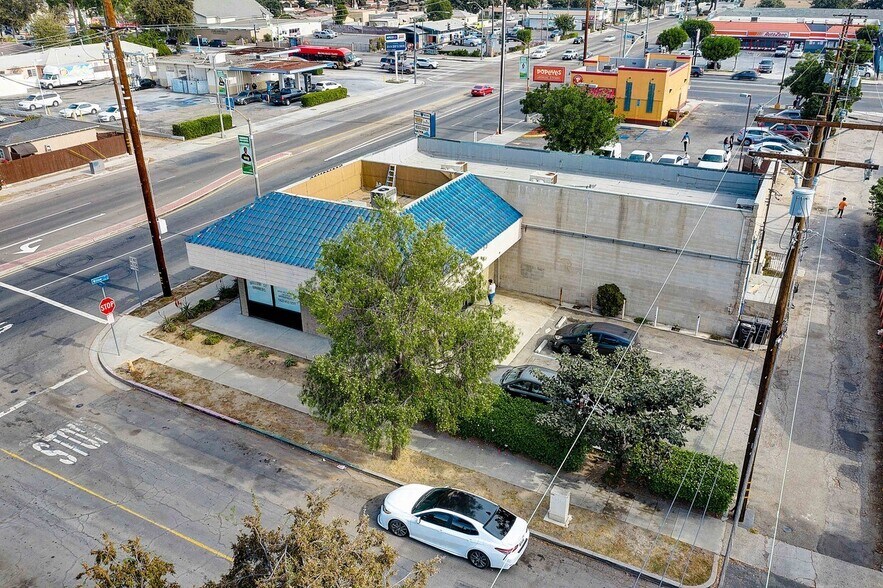 More Photos Of 1730-1740 W Willow St, Long Beach General Retail For Sale