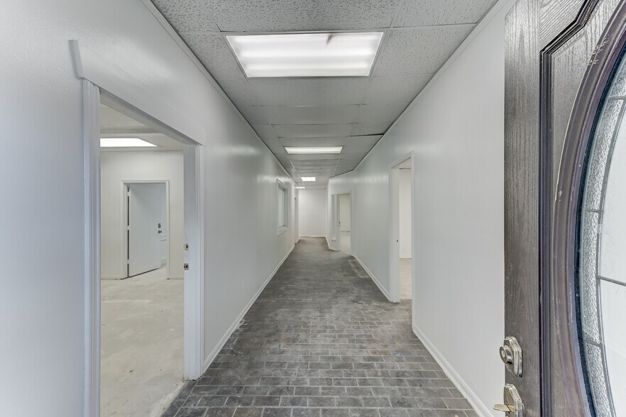 More Photos Of 14721 Pebble Bend Dr, Houston Medical For Lease