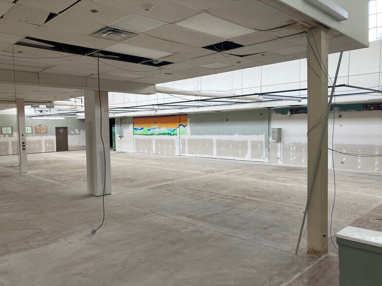 More Photos Of 1225-1265 Hartrey Ave, Evanston Light Manufacturing For Lease