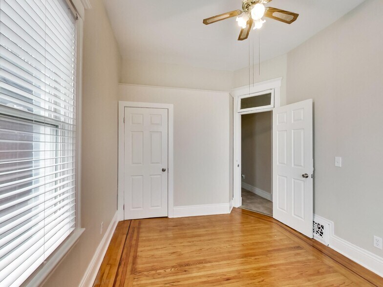 More Photos Of 443 Wentworth St N, Hamilton Storefront Retail Residential For Sale